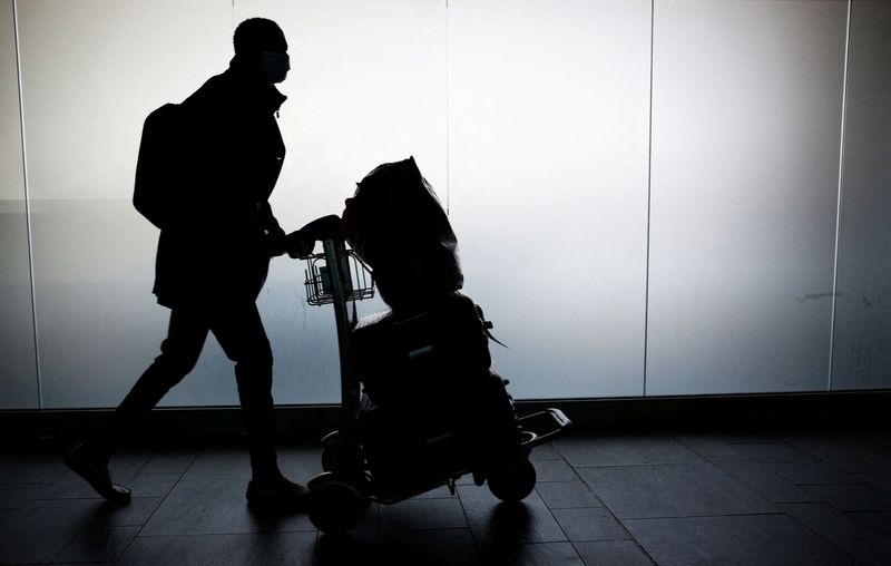 EU leaders struggle to find common ground on COVID travel rules