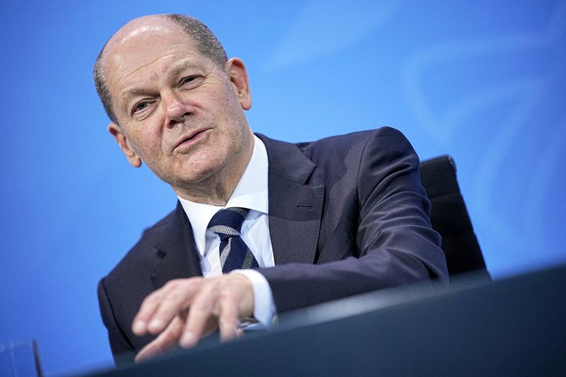Europe can have growth and solid finances, Scholz tells Macron in Paris
