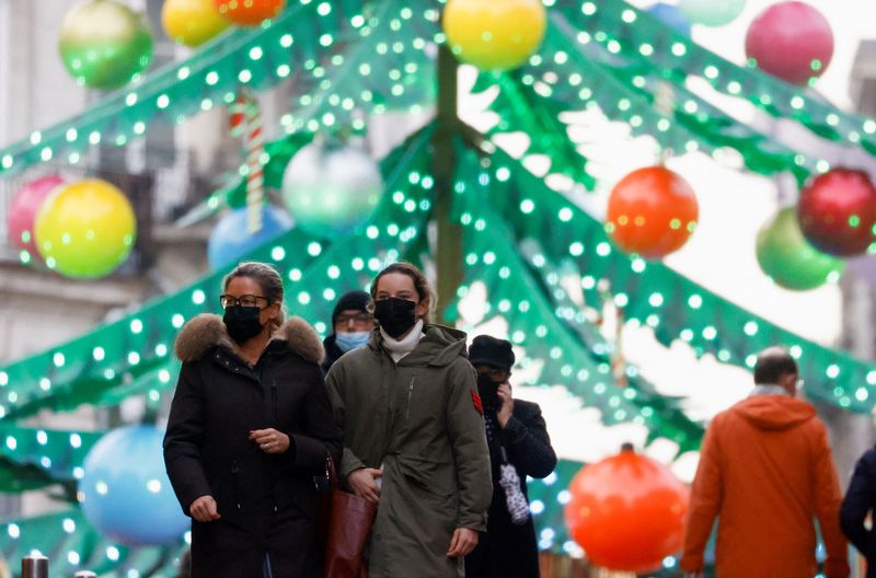 France halts British visitors, EU nations tighten borders as Omicron rises