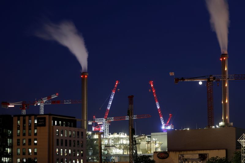 French economy set for fourth quarter growth slightly below 0.75% - central bank