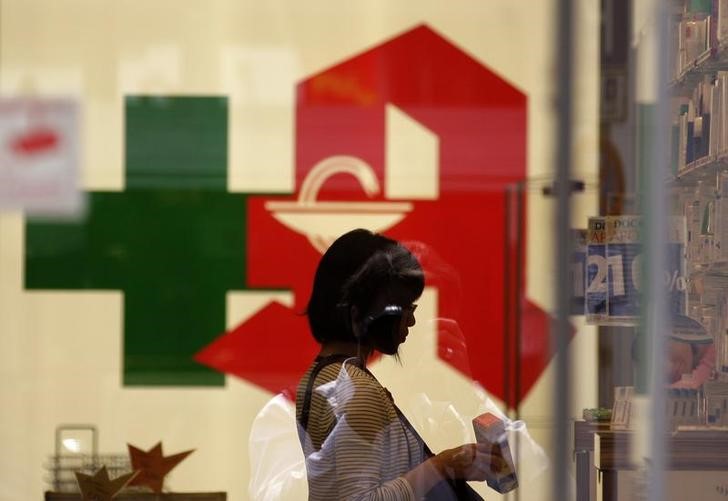 German Business Confidence Slips as Omicron Weighs on Outlook