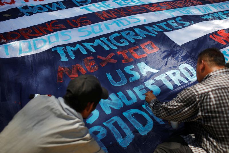 Guatemala seeks aid, smuggler crackdown after Mexico migrant deaths