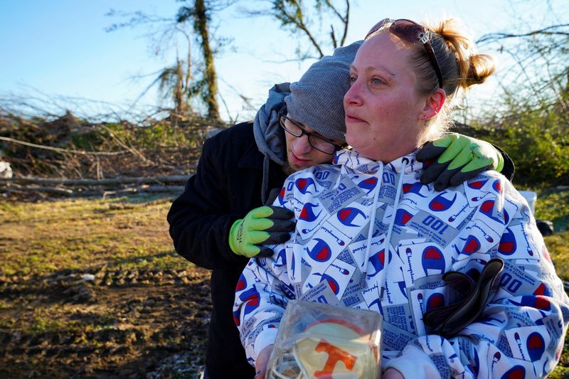 Help arrives in Kentucky with stew, chain saws and a place to stay