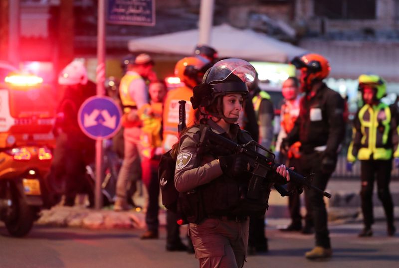 Israeli stabbed in Jerusalem, Palestinian assailant shot dead