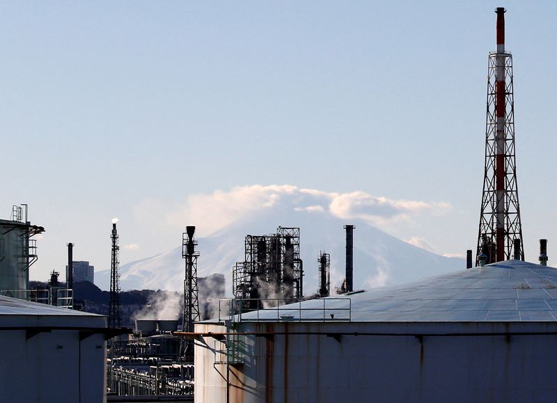 Japan's Oct machinery orders rise for first time in 3 months