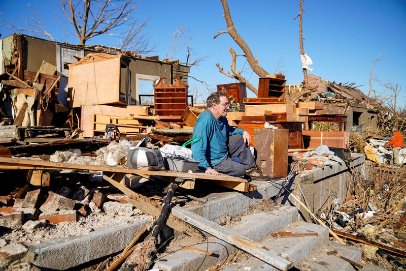 Kentucky resumes counting the dead from barrage of tornadoes