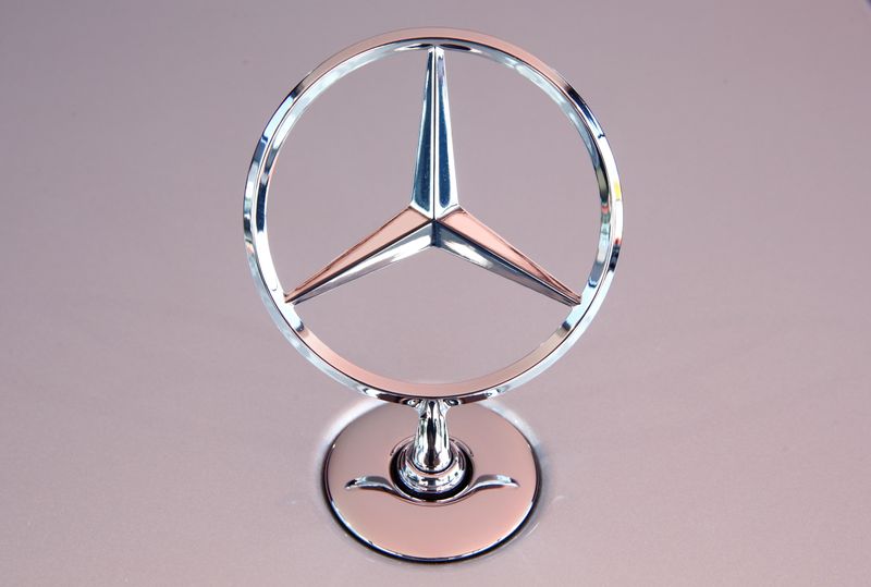 Mercedes-Benz's hands-free drive system clears German authority
