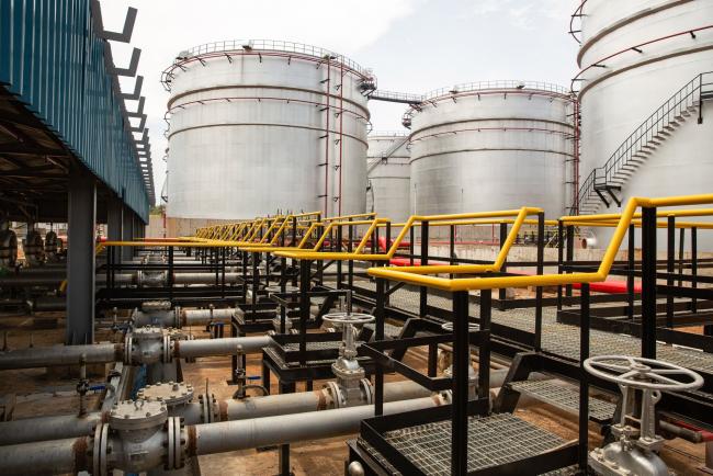 Oil Rises to Four-Week High as U.S. Crude Stocks Decline