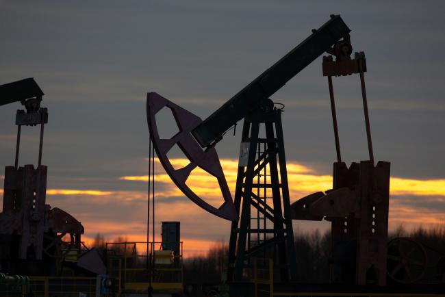 Oil Slides on Global Surplus as Omicron Stokes Demand Fears