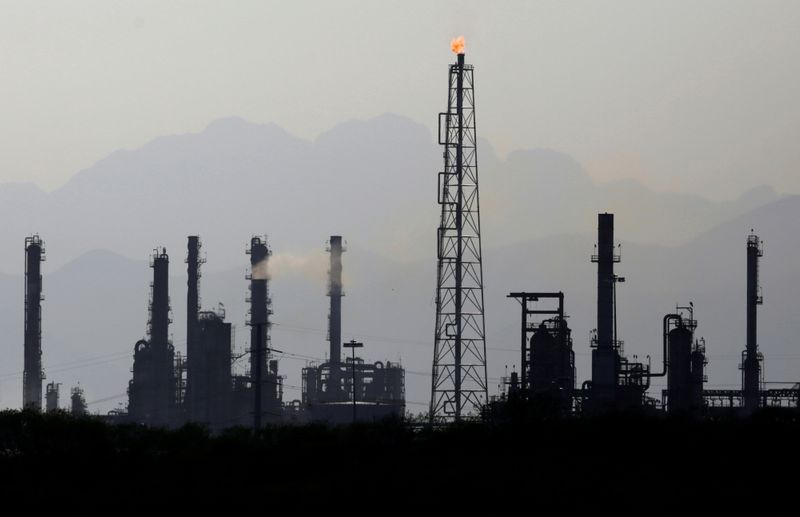 Oil rises on views OPEC+ may pause supply addition amid Omicron fears