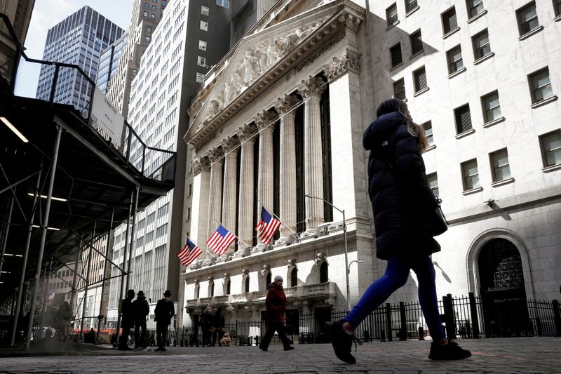 Omicron shows policymakers can't let guard down -BIS