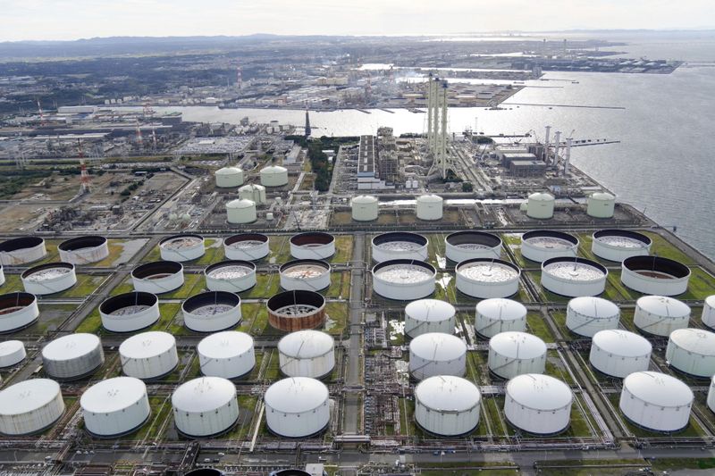Omicron threatens Asia oil demand just as pricing favours Atlantic crude
