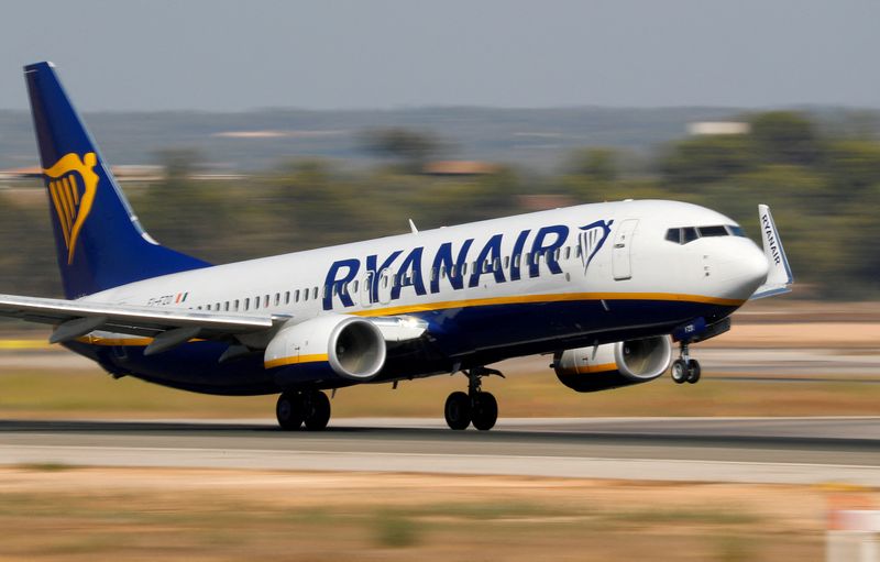Ryanair sees Omicron hit to December, January capacity
