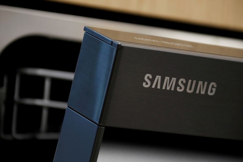 Samsung Elec to merge mobile and consumer electronics divisions