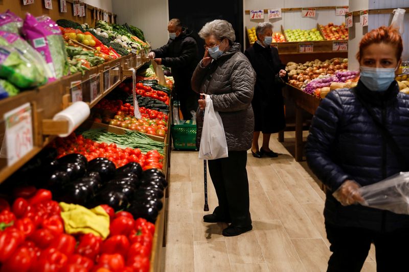 Spain November inflation remains at 29-year high, pushed by food and fuel costs