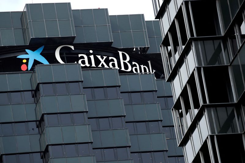 Spain has no plan to sell Caixabank stake, minister tells Expansion