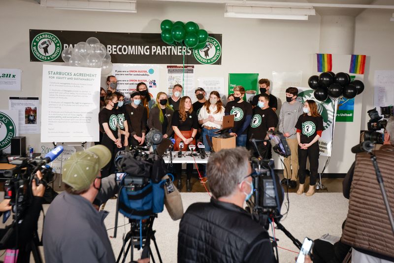 Starbucks store officially unionized in NY with certification