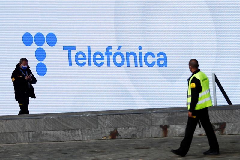 Telefonica agrees to cut about 2,700 jobs in first quarter 2022