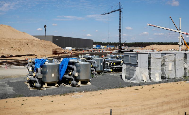 Tesla, authorities submit documents for German plant approval