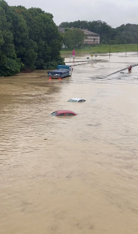 Thousands displaced by floods in Malaysia