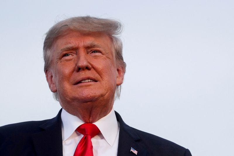 Trump asks U.S. Supreme Court to block release of White House records