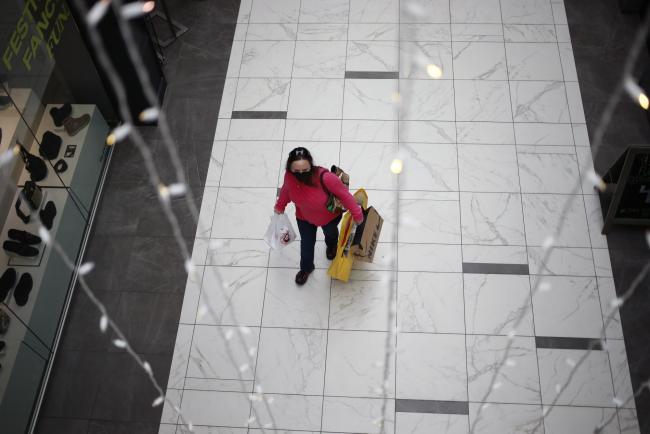 U.S. Retail Sales Trail Forecast, Suggesting Drag From Inflation