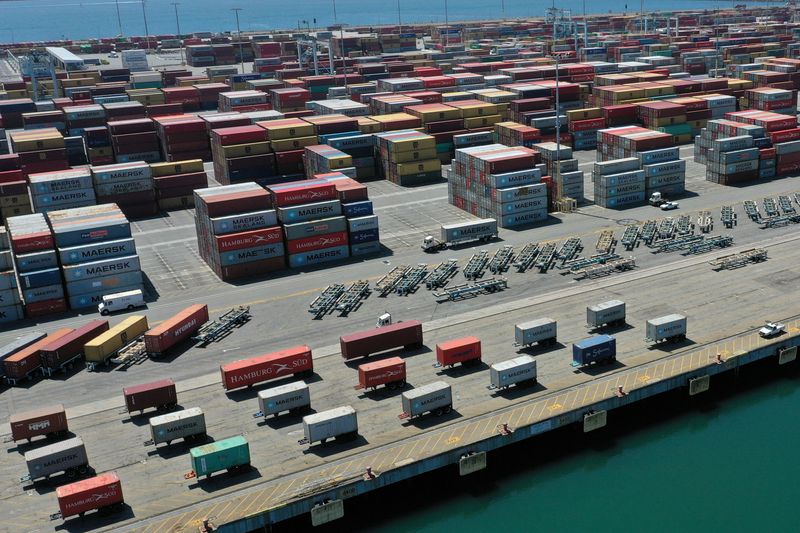 U.S. current account deficit widens to biggest in 15 years in Q3