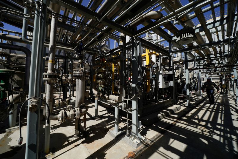 U.S. energy firms push states for carbon markets to spur renewable fuel growth