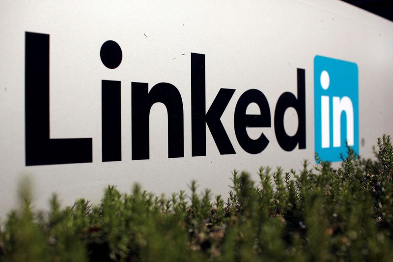 U.S. judge dismisses claims that LinkedIn overcharged advertisers