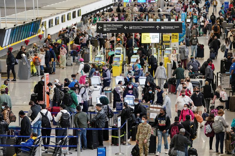 U.S. lawmakers demand training for air crews to address violent passengers