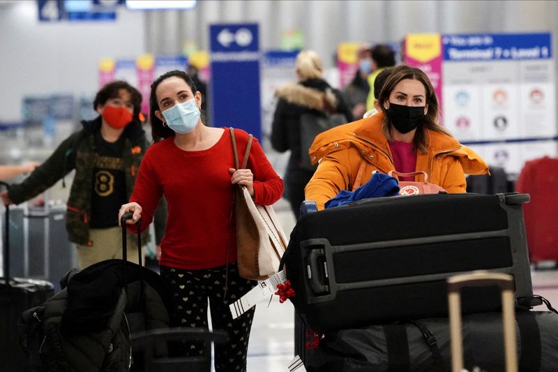 United, Delta cancel more than 200 U.S. Christmas Eve flights amid COVID surge