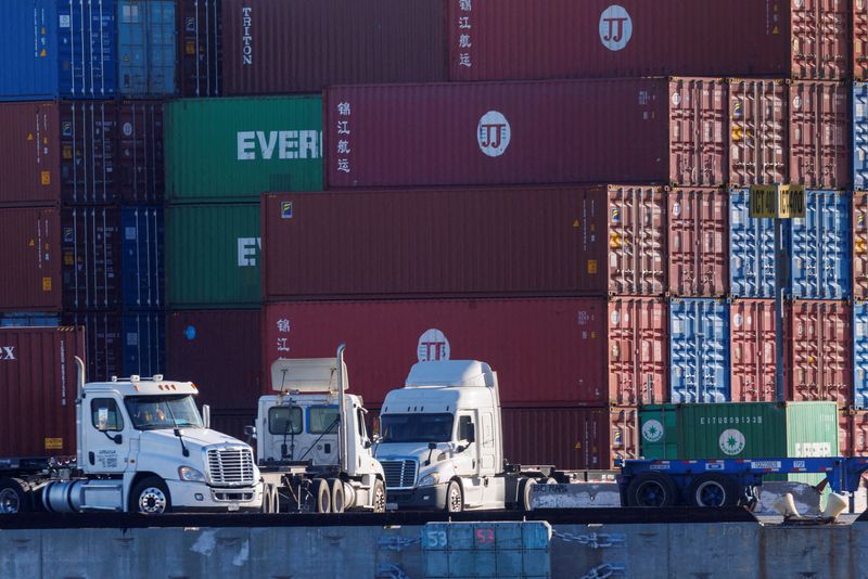 White House looks to boost U.S. trucking industry