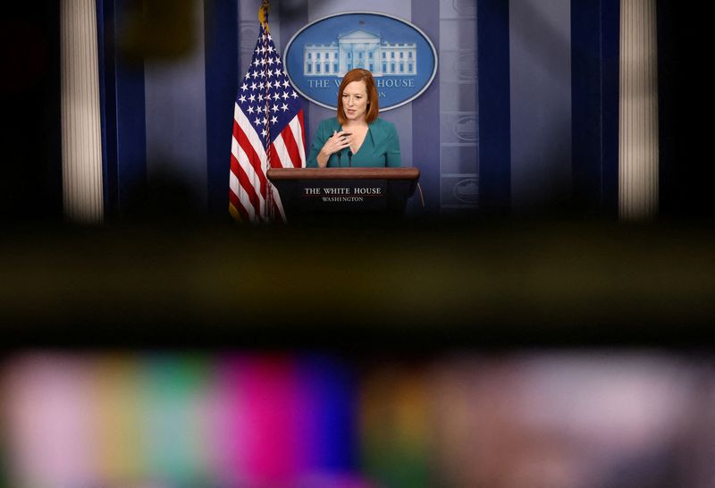 White House says no new recommendations yet on COVID-19 amid Omicron spread
