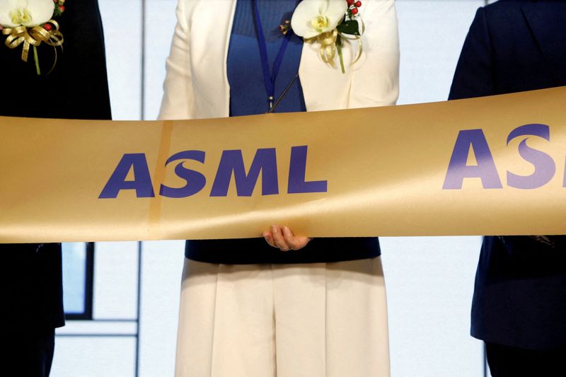 ASML reports Q4 net profit of $2 billion, sees 2022 sales up 20%