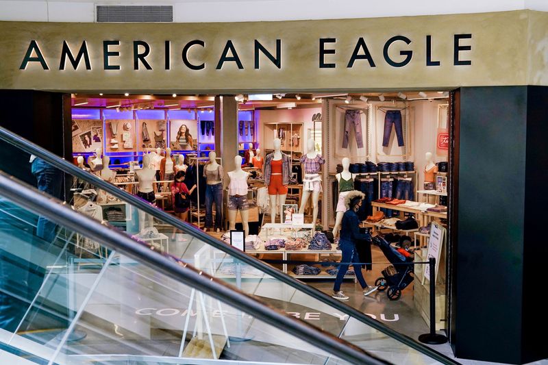 American Eagle expects revenue growth for holiday quarter
