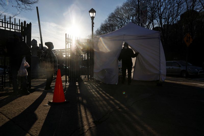 Americans grapple with prolonged testing woes amid Omicron surge
