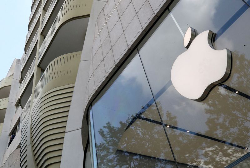 Apple poised for strong earnings despite supply constraints, Omicron