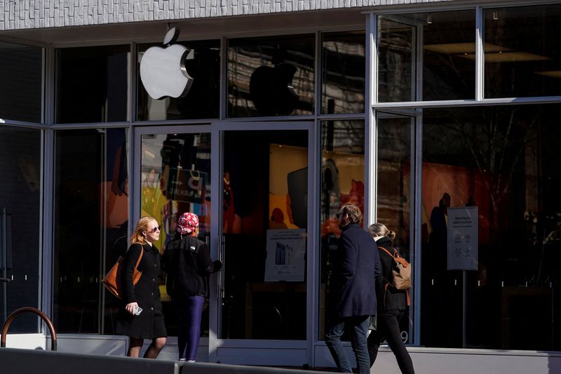 Apple sales and profit top estimates as hit from chip shortages eases