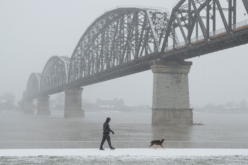 Arctic blast brings wind-chill alerts to northern U.S