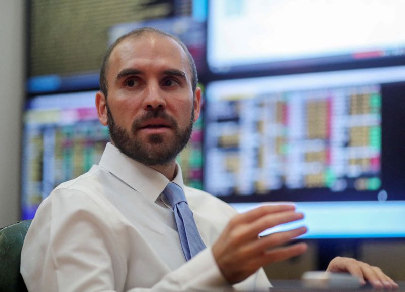 Argentina bonds fall on split between government and IMF