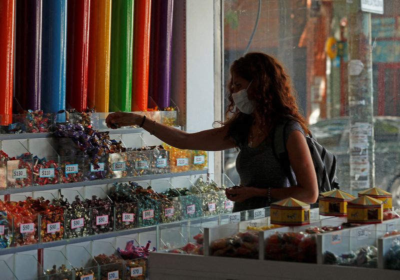 Argentina inflation seen spiking on festive spending splurge
