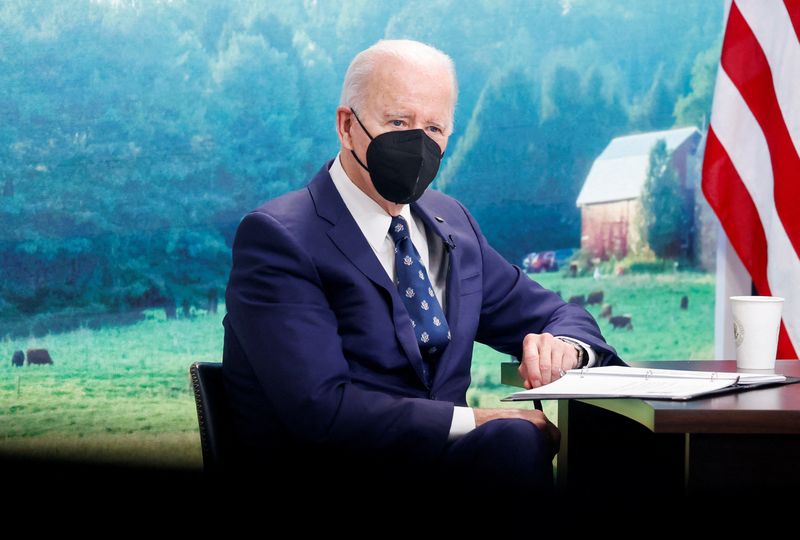 Biden welcomes Verizon, AT&T agreeing to delay 5G deployment to avert aviation standoff