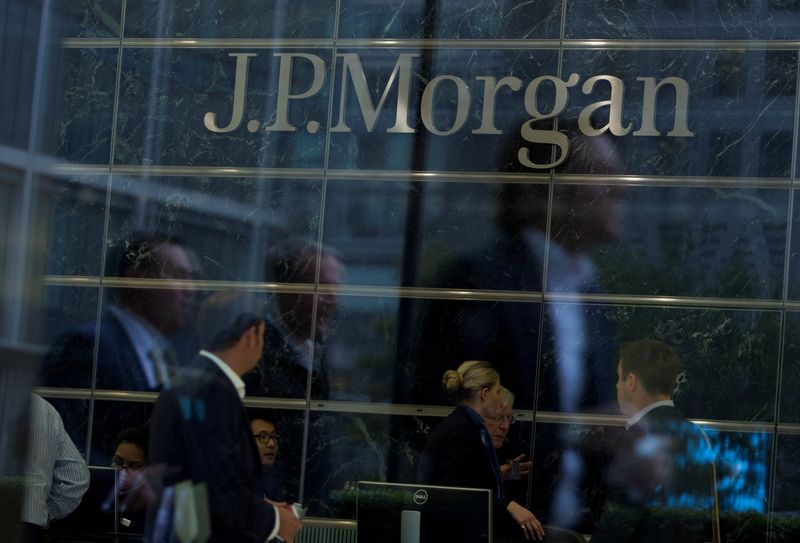 Big U.S. banks see higher expenses from workers' rising wages