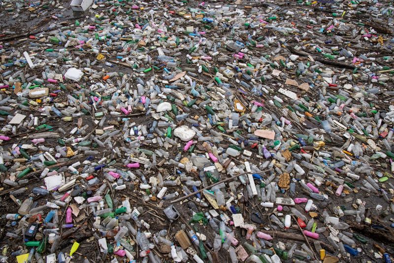 Big brands call for global pact to cut plastic production