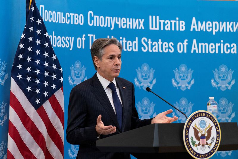 Blinken arrives in Ukraine, says Russia could attack at short notice