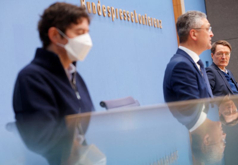 COVID still a serious threat, warn German health officials