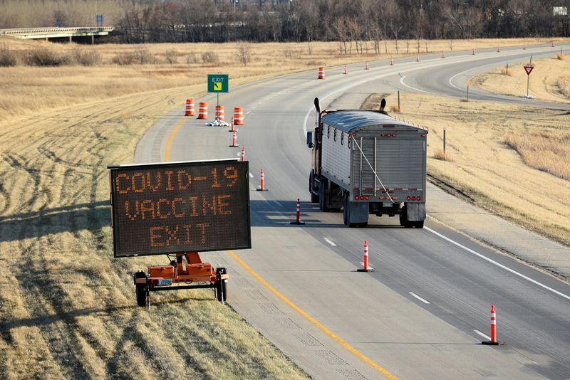 Canada resists pressure to drop vaccine mandate for cross-border truckers