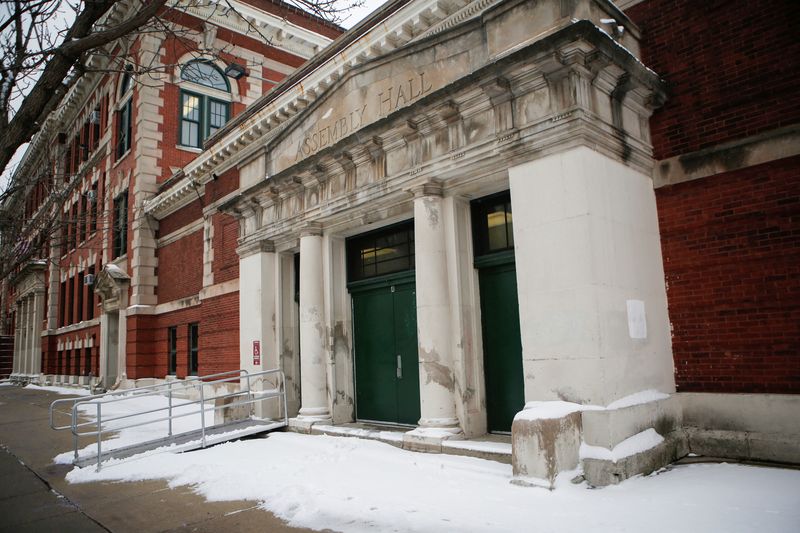 Chicago cancels school as record-setting Omicron wave spurs more disruptions