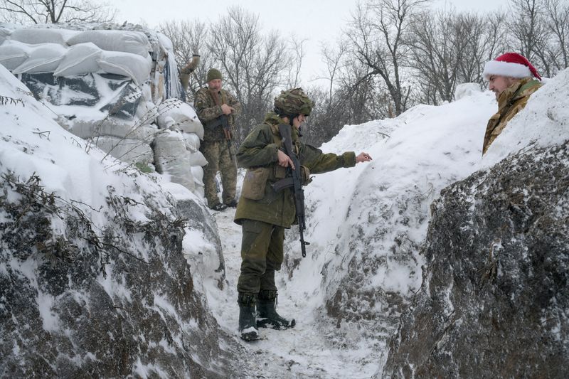EU's top diplomat visits east Ukraine front to show support against Moscow