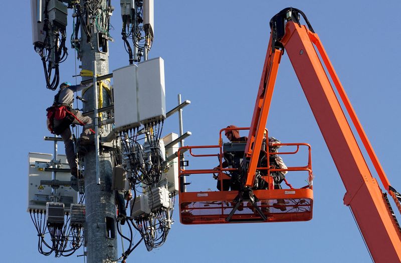 Explainer-Do 5G telecoms pose a threat to airline safety?
